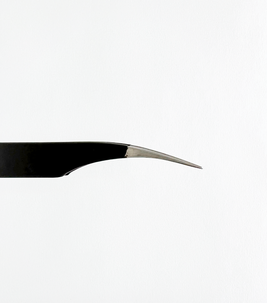 SEMI-CURVED ISOLATION