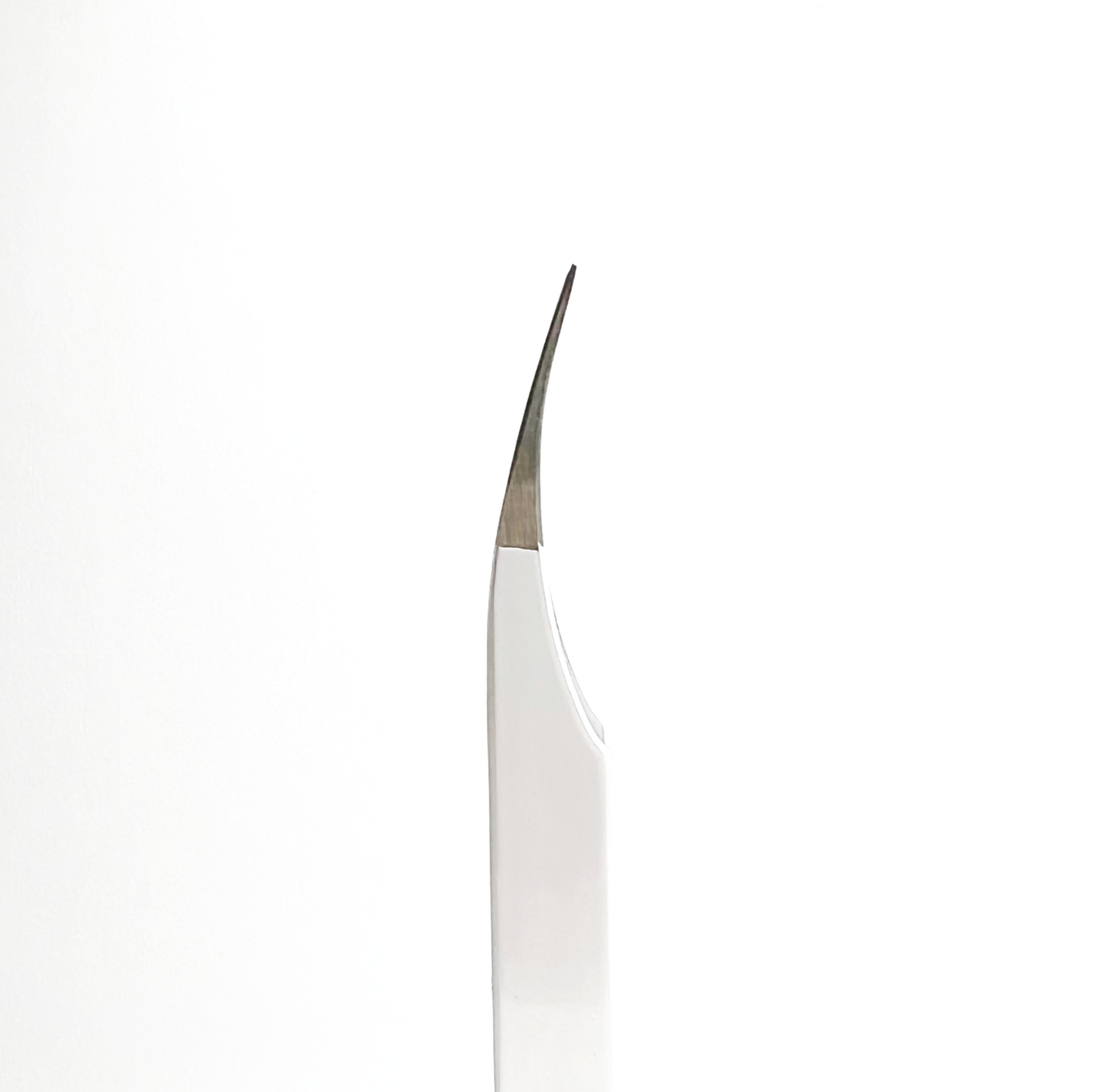 SEMI-CURVED ISOLATION